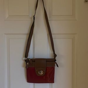 Red patent leather-look crossbody